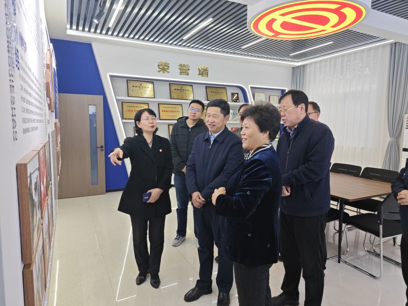 被大吉巴操2025年05月09日上午 安阳市人大常委会副主任、市总工会党组书记、主席夏军一行莅临华阳电磁铁参观调研；对公司2023年全国五一劳动奖章获得者汪利娜慰问，并听取劳模工作室相关情况汇报