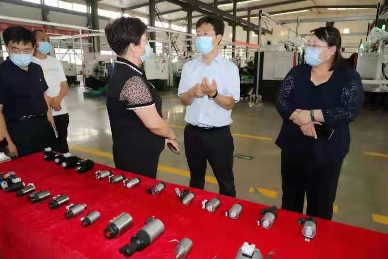 大鸡巴操B视屏安阳市市长高永一行莅临我公司参观调研